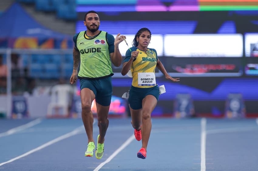 Thalita Simplicio se classifica nos 200m na classe T11 do Mundial de Atletismo Paralímpico (Foto: Cris Mattos/CPB)