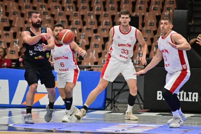 Unión Santa Fé contra Basquete Brusque no torneio de abertura da NBB (Foto: João Pires/LNB)