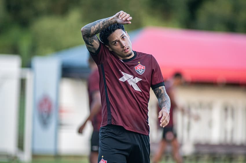 Kike Saverio em treino do Vitória (Foto: Victor Ferreira / EC Vitória)