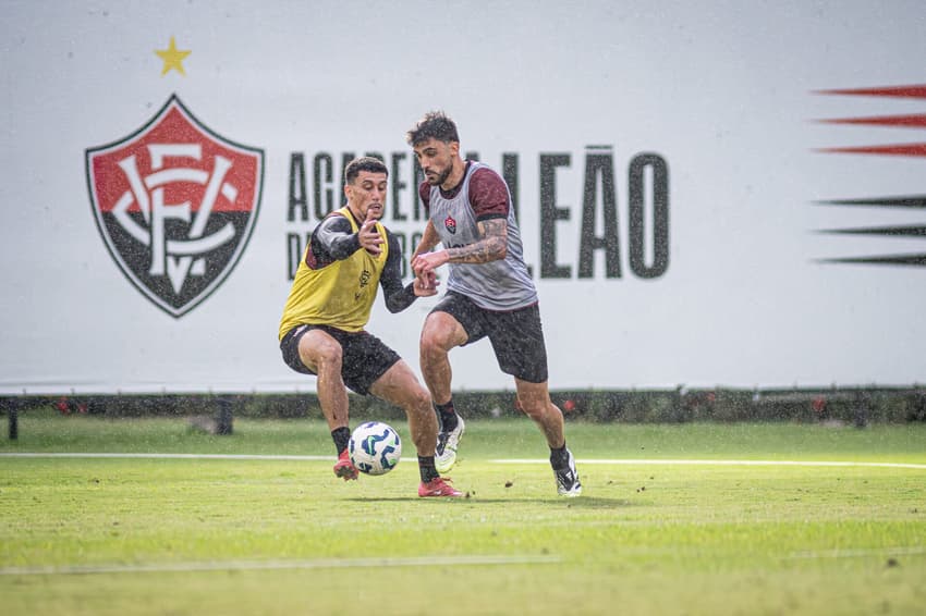 Rúben Ismael e Baralhas treinam na Toca do Leão (Foto: Victor Ferreira / EC Vitória)