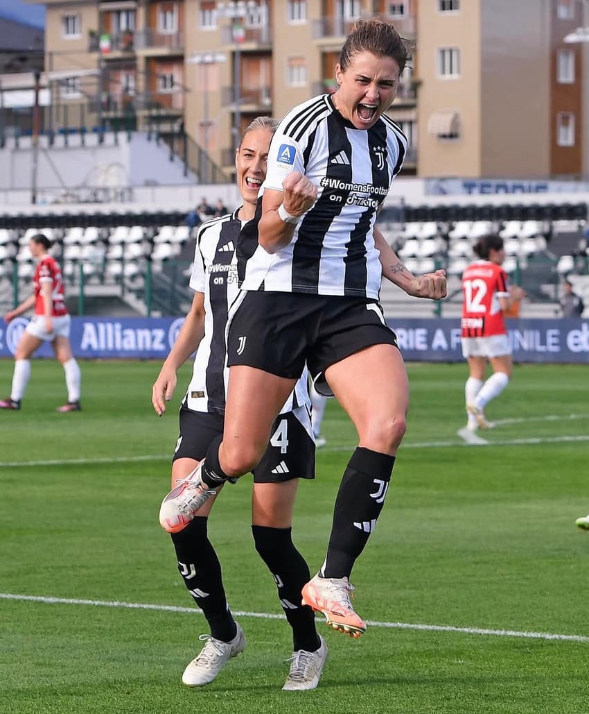 Girelli comemora gol pela Juventus, clube italiano que disputa a Série A. (Foto: Juventus/Divulgação)