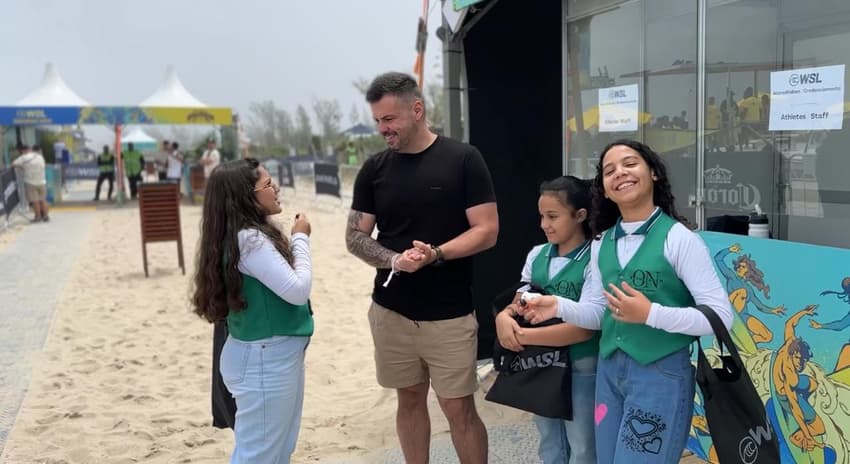 Alunas do projeto Osiris News em Saquarema (Divulgação)