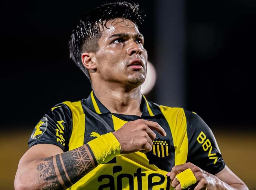 Matías Arezo está em alta no Peñarol (Foto: Divulgação/Peñarol)