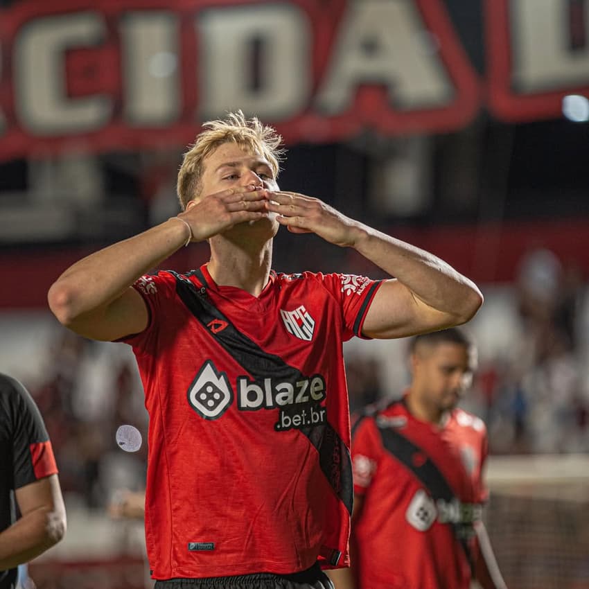 Ronald soma oito jogos pelo Atlético-GO (Foto: Bruno Corsino/ACG)