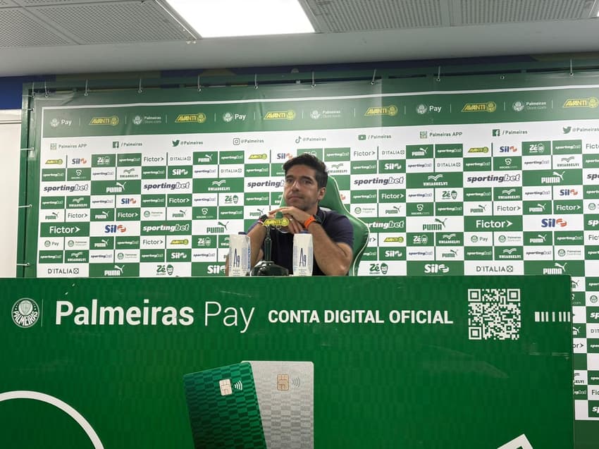 Abel Ferreira, técnico do Palmeiras, comentou sobre uma possível convocação de Vitor Roque à Seleção Brasileira (Foto: Vitor Palhares/Lance!)