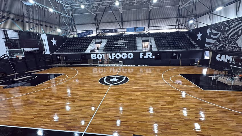 Novo piso do ginásio Oscar Zelaya, do Botafogo (Foto: Divulgação)