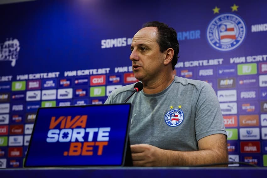 Rogério Ceni em entrevista coletiva depois da vitória contra o Grêmio (Foto: Letícia Martins/EC Bahia)