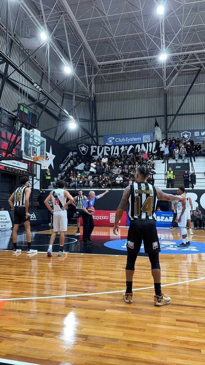 Botafogo vence clássico contra o Vasco pela NBB (Foto: Pedro Bernardo / Lance!)