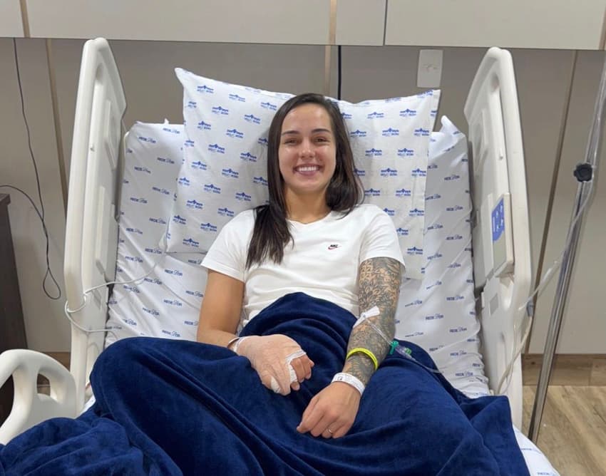 Nicole, goleira do Corinthians, se recupera de uma cirurgia no dedo. (Foto: reprodução/redes sociais)