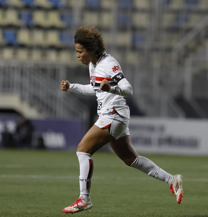 Aline Milene comemora gol pelo São Paulo (Créditos: Rubens Chiri / São Paulo FC)
