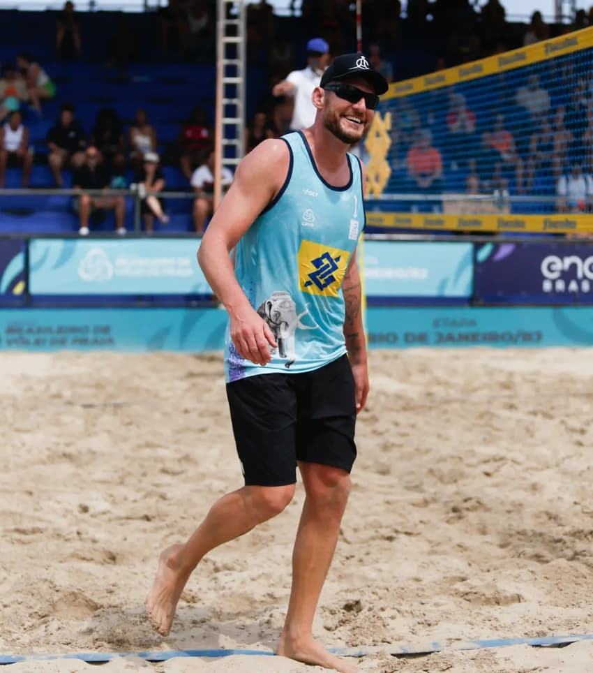 Alison Mamute em Copacabana (Foto: Gianne Carvalho/MPG/CBV)