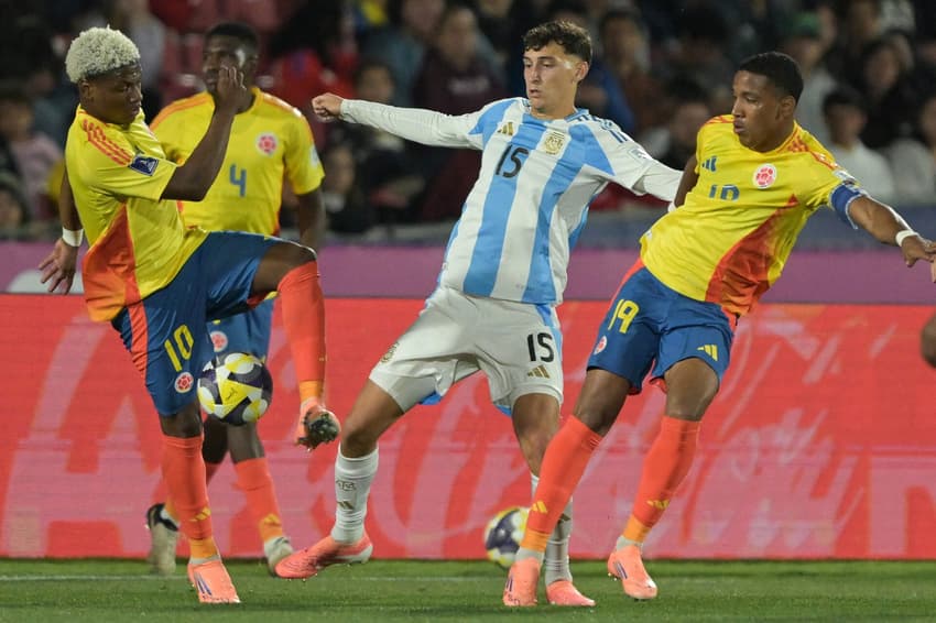 Argentina e Colômbia pelo Mundial Sub-20 (Foto: Rodrigo ARANGUA / AFP)