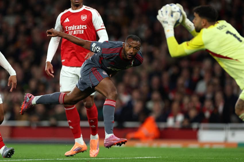 Pela Champions League, o Arsenal venceu o Olympiacos por 2 a 0 (Foto: Adrian Dennis / AFP)
