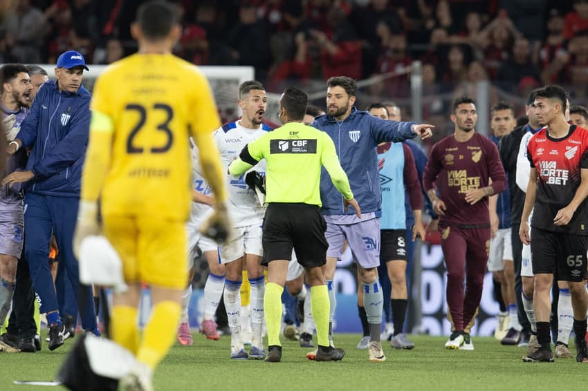 Athletico x Avaí, na Série B