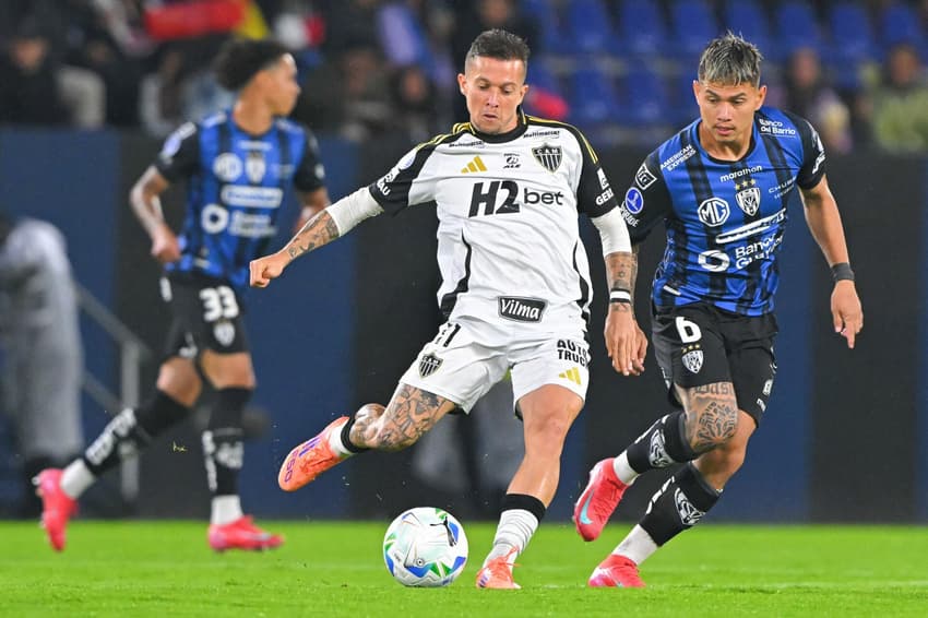 Bernard, do Atlético-MG, no jogo contra o Independiente del Valle. em Quito, pela semifinal da Sul-Americana