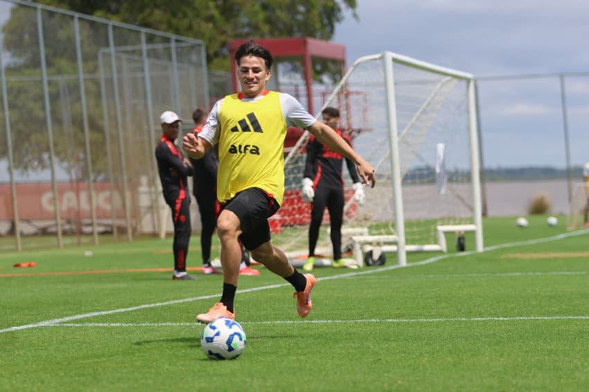Bernabei, lateral-esquerdo do Internacional