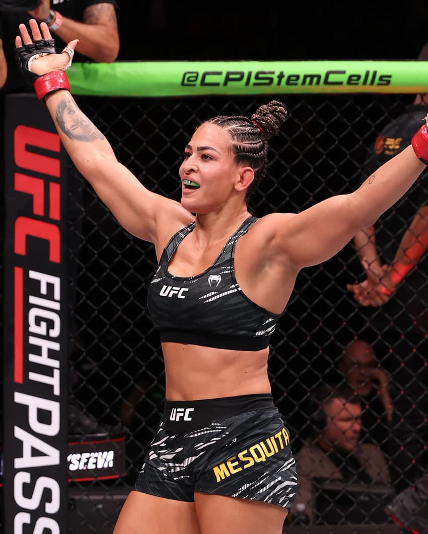 Bia Mesquita venceu bônus da noite em sua estreia no UFC (Foto: Reprodução Instagram UFC)