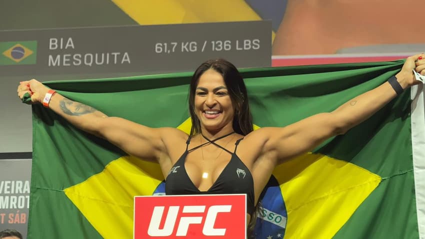 Bia Mesquista durante pesagem cerimonial para o UFC Rio (Foto: Anna Ramos/Lance!)