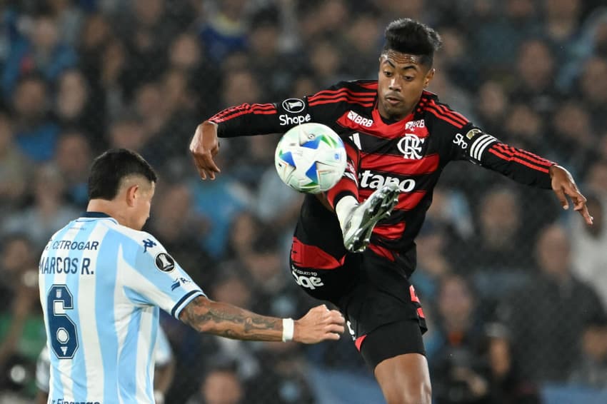 Bruno Henrique em Racing x Flamengo (Foto: Luis Robayo / AFP)