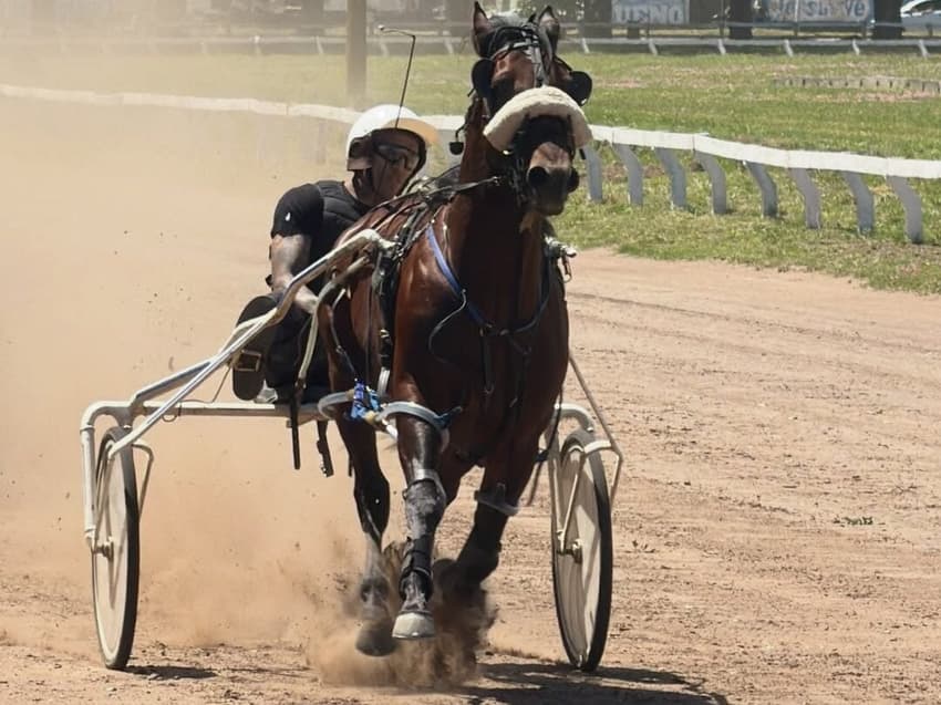 Charles do Bronx em corrida de cavalo (Foto: Reprodução/Instagram:@charlesdobronxs)
