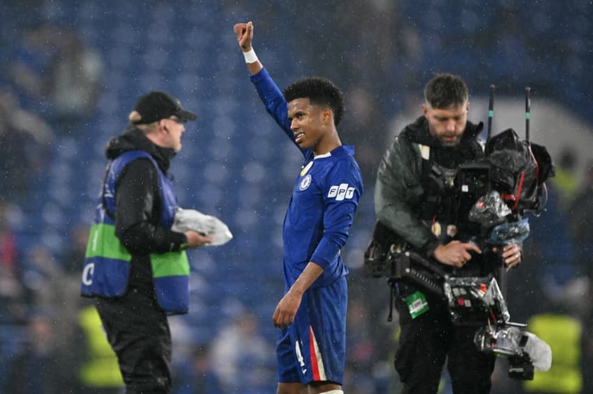 Estevão comemora gol do Chelsea pela Champions (Foto: Glyn KIRK / AFP)