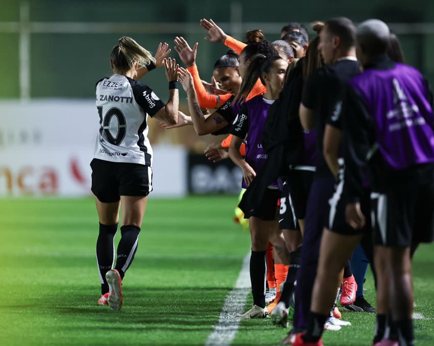 Gabi Zanotti marca gol do Corinthians contra o Santa Fe. (Foto: Staff Images Woman/Conmebol)