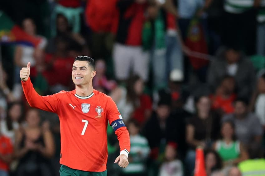Cristiano Ronaldo marcou dois gols e garantiu classificação de Portugal à Copa do Mundo de 2026 (Foto: PATRICIA DE MELO MOREIRA / AFP)