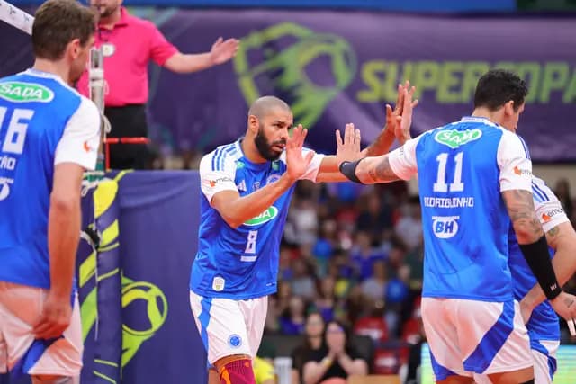 O oposto Wallace, durante vitória do Cruzeiro na Supercopa de Vôlei