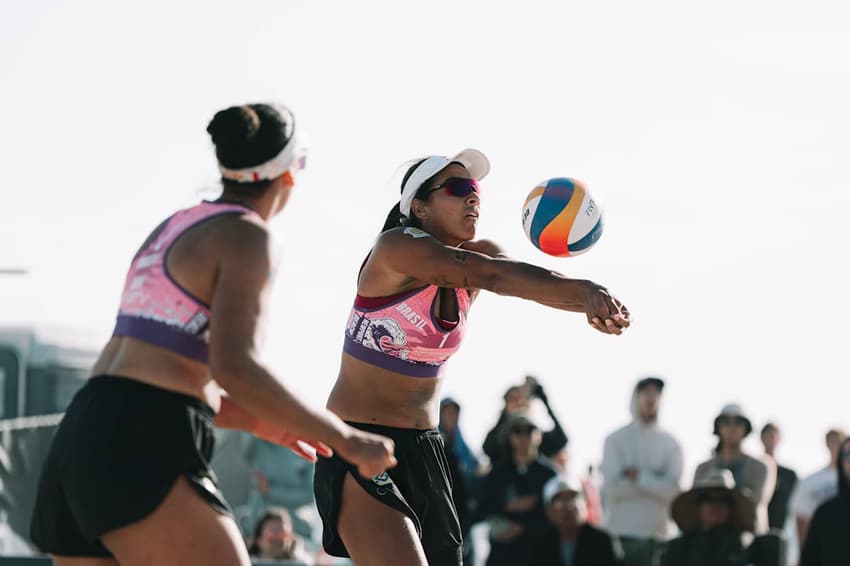 Duda e Ana Patrícia em ação na etapa de Newport Beach do Elite 16 (Foto: Volleyball World)