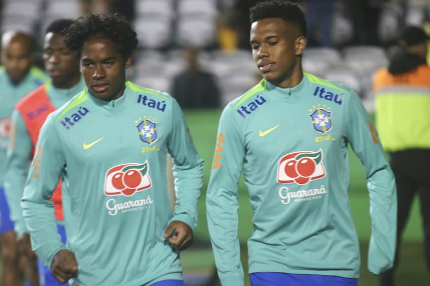 Endrick e Estêvão em treino pela Seleção