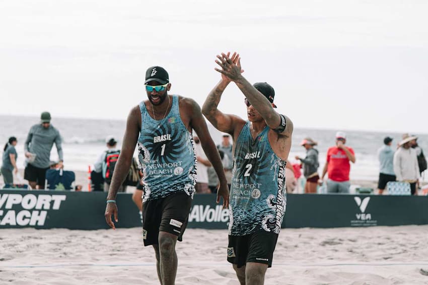 Evandro e Arthur Lanci na etapa de Newport Beach do Elite 16 (Foto: Volleyball World)