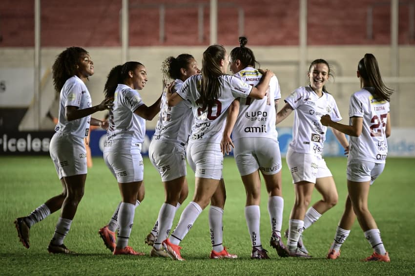 Jogadoras da Ferroviária comemoram gol na Libertadores Feminina (Foto: Rafael Zocco/AFE)