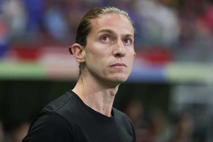 Filipe Luís comanda o Flamengo contra o Bahia em meio as negociações de renovações