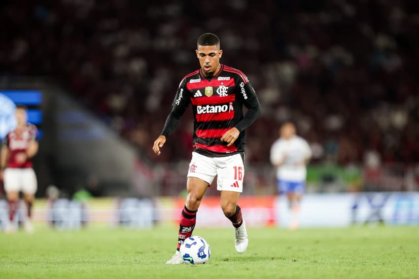 Samuel Lino durante Flamengo x Cruzeiro (Foto: Gilvan de Souza/Flamengo)