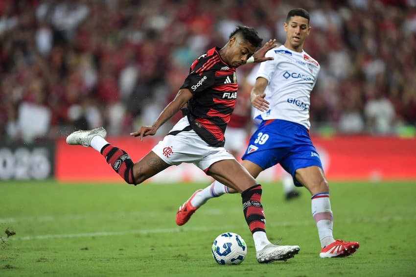 Flamengo e Fortaleza em partida pelo primeiro turno do Brasileirão (Foto: Thiago Ribeiro/AGIF)