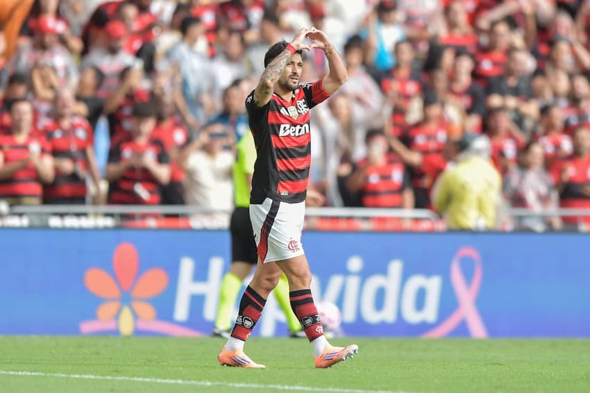 Arrascaeta comemora gol em Flamengo x Palmeiras (Foto: Thiago Ribeiro/AGIF)