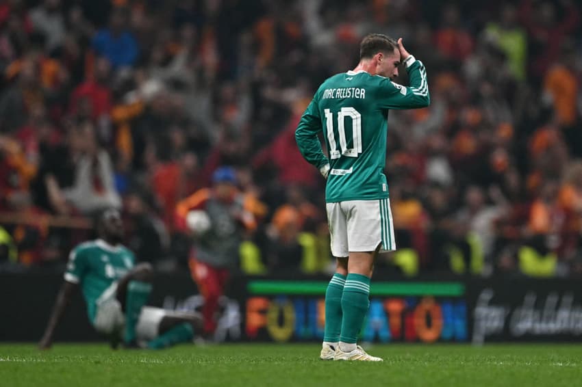 Pela Champions League, o Liverpool foi derrotado pelo Galatasaray por 1 a 0 (Foto: Ozan KOSE / AFP)