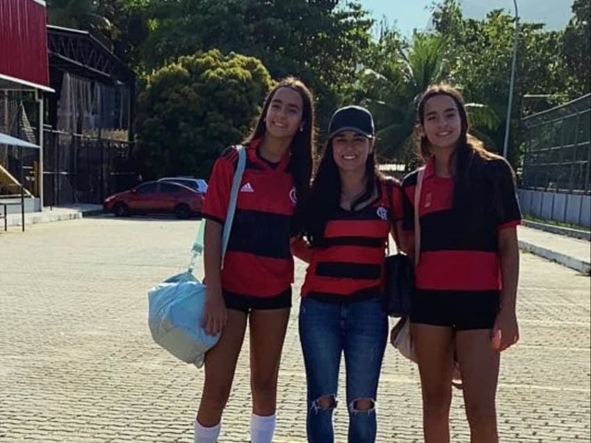 Manuela, Milena e Lorena Alvarenga, atletas de vôlei, na sede do Flamengo no Rio de Janeiro (Foto: Reprodução/Instagram)