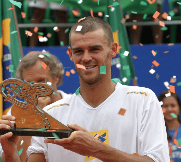 Em 2004, no Sauípe, o último título da carreira de Guga (Foto: João Pires/Fotojump)<br><br>