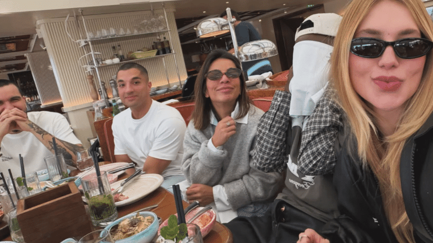 Virginia Fonseca postou foto ao lado de Vini Jr, que escondeu o rosto de forma humorística (Foto: Reprodução)