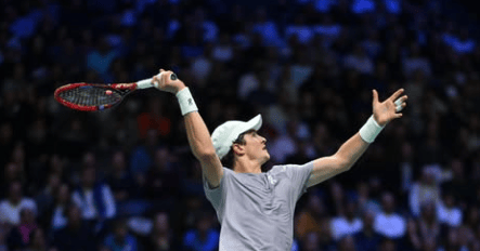 João Fonseca em ação no Masters 1000 de Paris (Foto: Corinne Dubreuil)