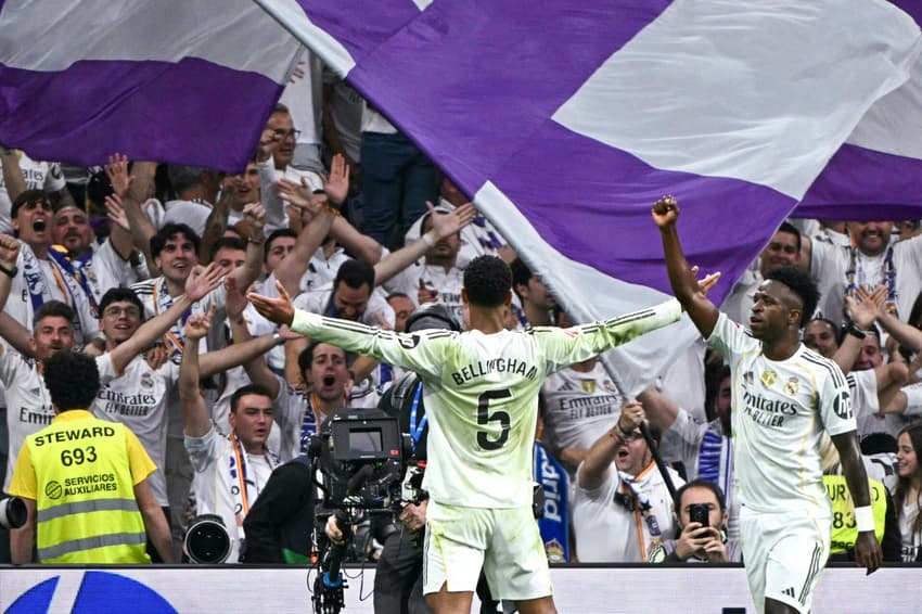 Jude Bellingham comemora vitória do Real Madrid sobre o Barcelona (Foto: JAVIER SORIANO / AFP)