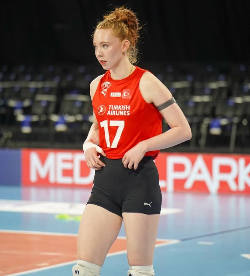 <strong>Júlia Bergmann</strong> emação pelo THY, da Turquia (Foto: Reprodução Instagram)