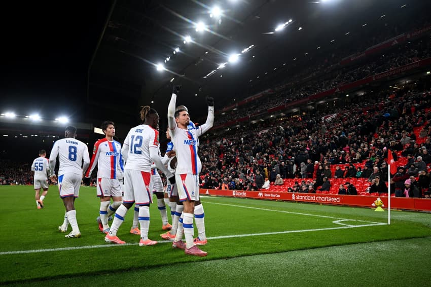 Pela Copa da Liga Inglesa, o Crystal Palace venceu o Liverpool por 3 a 0 (Foto: Paul ELLIS / AFP)