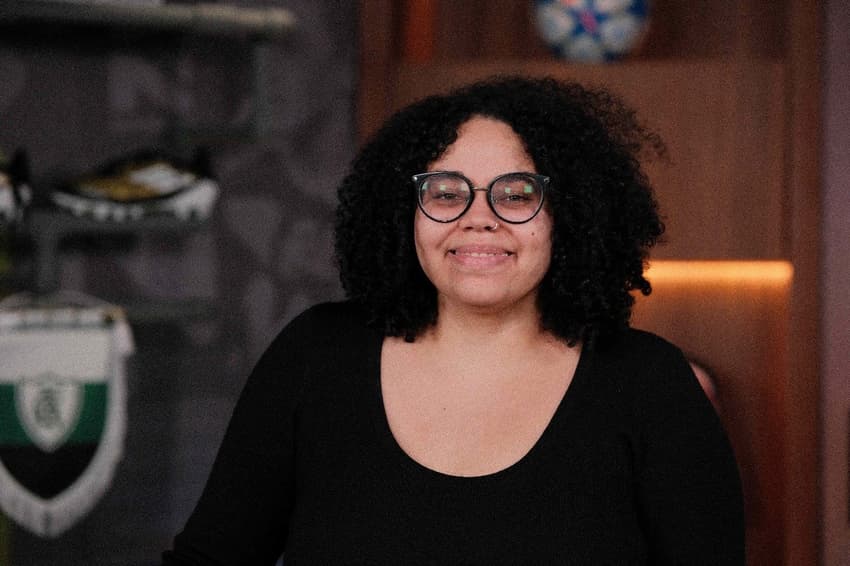 Luiza Santana, narradora da N Sports, na cobertura da Libertadores Feminina.