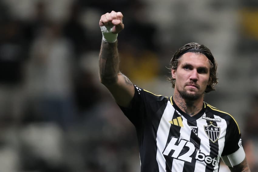 Lyanco retorna após suspensão (Foto: Gilson Lobo/AGIF)