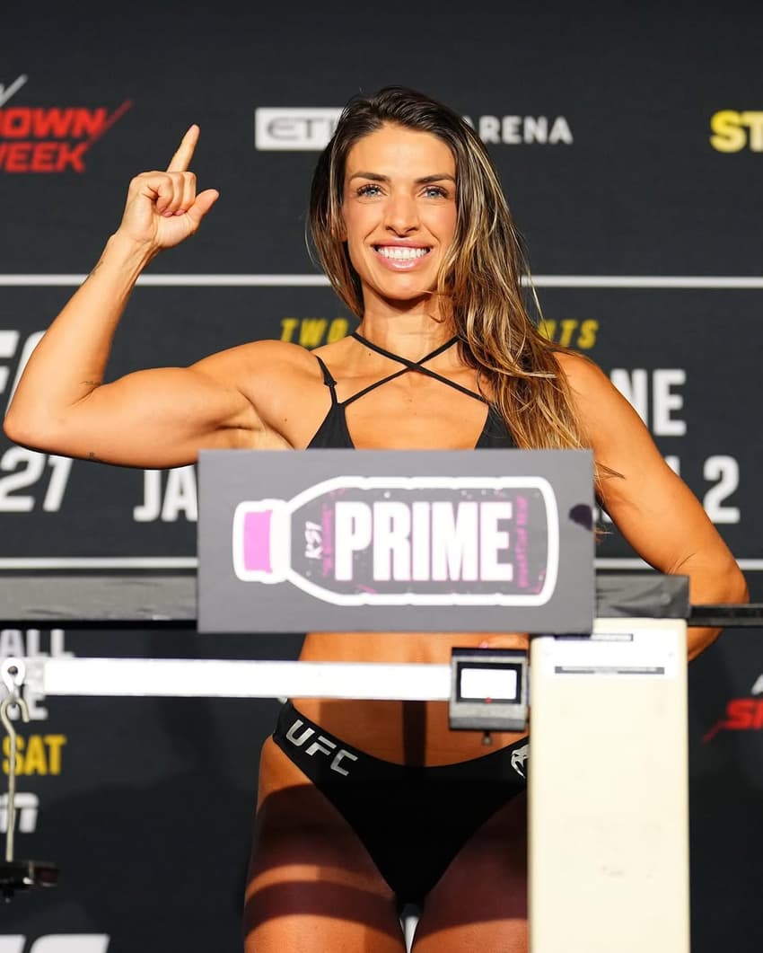 Mackenzie Dern na pesagem do UFC 321 (Foto: Reprodução/Instagram/UFC)