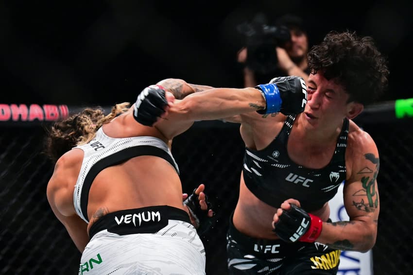 Mackenzie Dern venceu Virna Jandiroba pelo cinturão no UFC (Foto: Giuseppe CACACE / AFP)