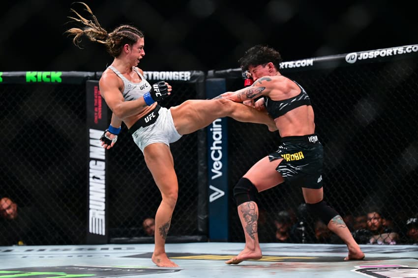 Mackenzie Dern venceu Virna Jandiroba pelo cinturão no UFC (Foto: Giuseppe CACACE / AFP)