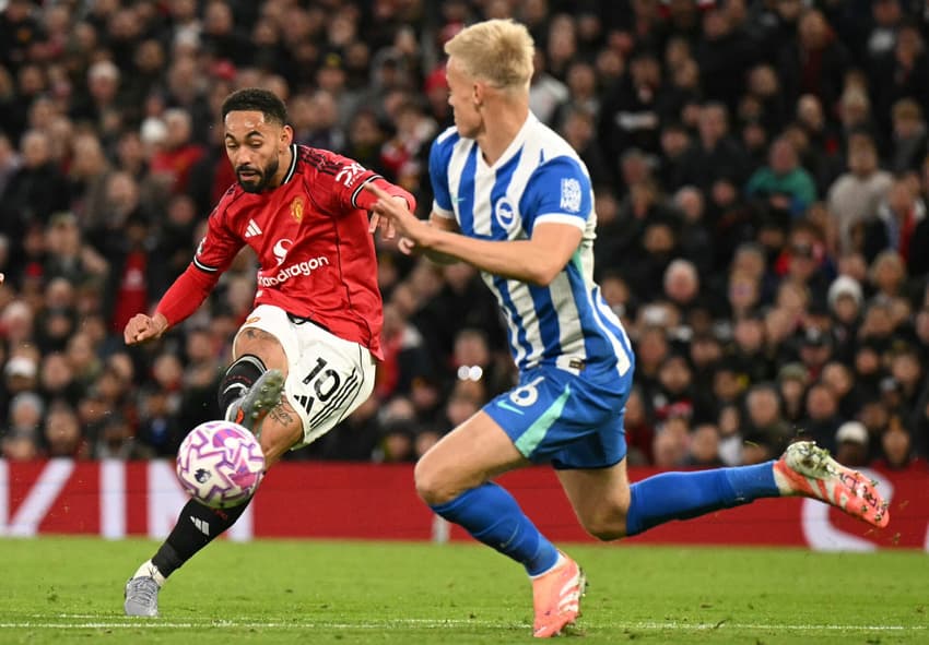 Com dois gols brasileiros, o Manchester United venceu o Brighton por 3 a 0, pela Premier League (Foto: Oli SCARFF / AFP)